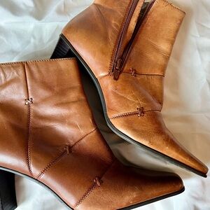 Vintage Nicole Miller brown leather ankle boot  size 7.5